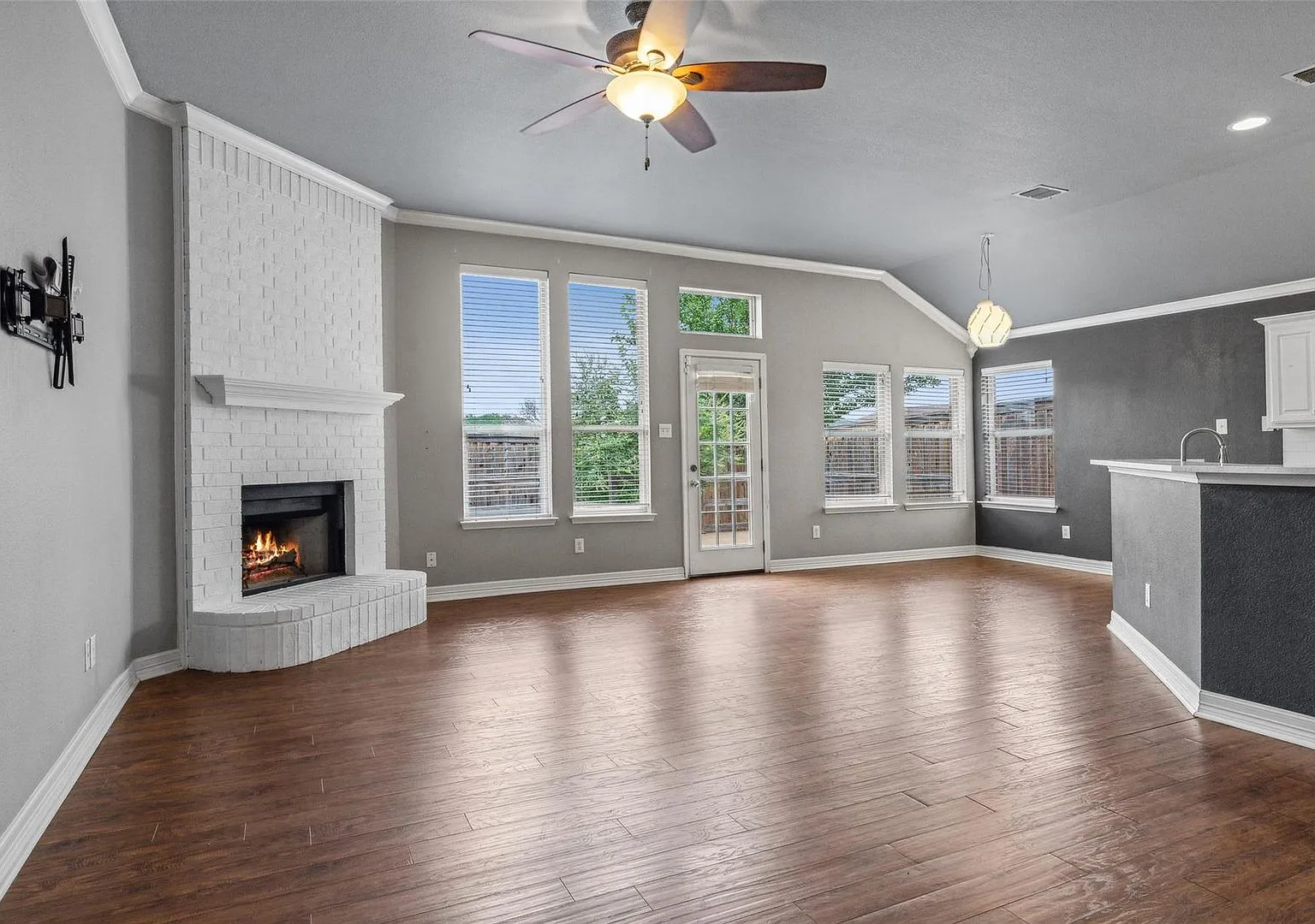 Modern Style, Energy Savings & the Perfect Backyard Retreat in Mallard Cove! — Photo 2