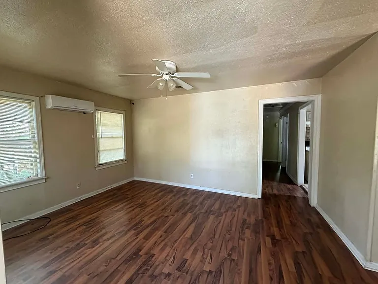 2951 Poland St — Photo 12