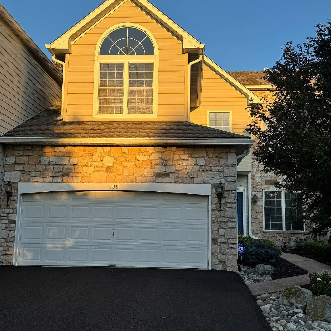 3 bed, 2.5 bath, 3632 sqft, $4,300 — Photo 1