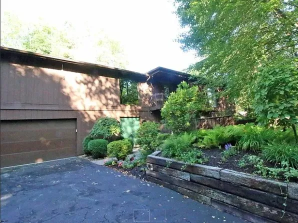 1936 Hemlock Dr, Kent, OH 44240