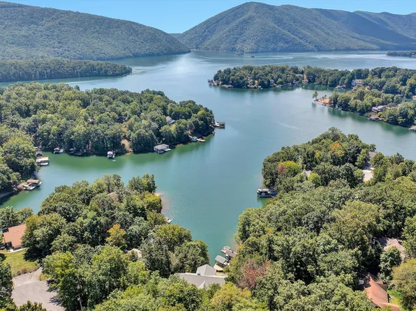 105 Shorewood Ter, Huddleston, VA 24104