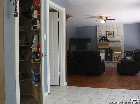 4th image of 11703 Jarvis Dr