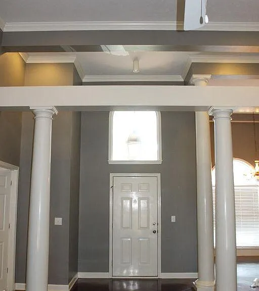 325 Pinewood Ln — Photo 5