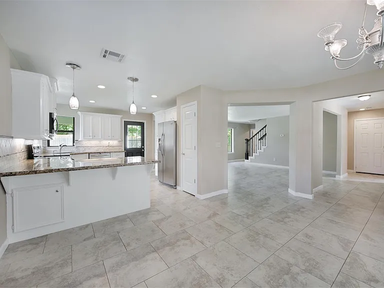 710 W Rollingwood — Photo 8