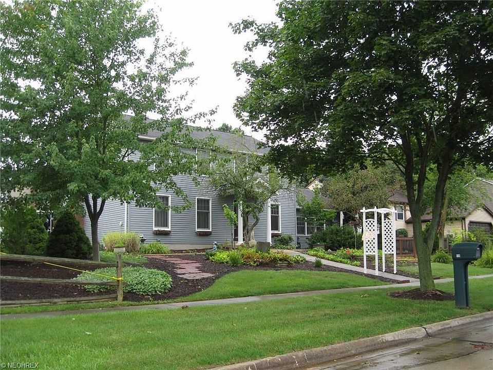 1st image of 990 Oakbrooke Dr