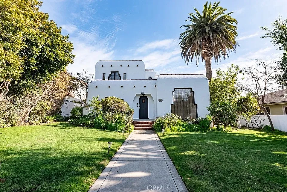 5 bed, 3300 sqft, $20,350 — Photo 1