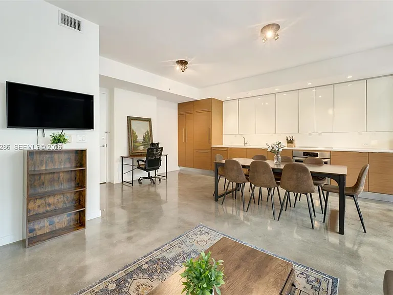 250 NW 24th St #2B — Photo 7