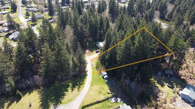 4th image of 746 Trillium Avenue