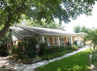 1211 Hemphill Dr, Cleburne, TX 76033