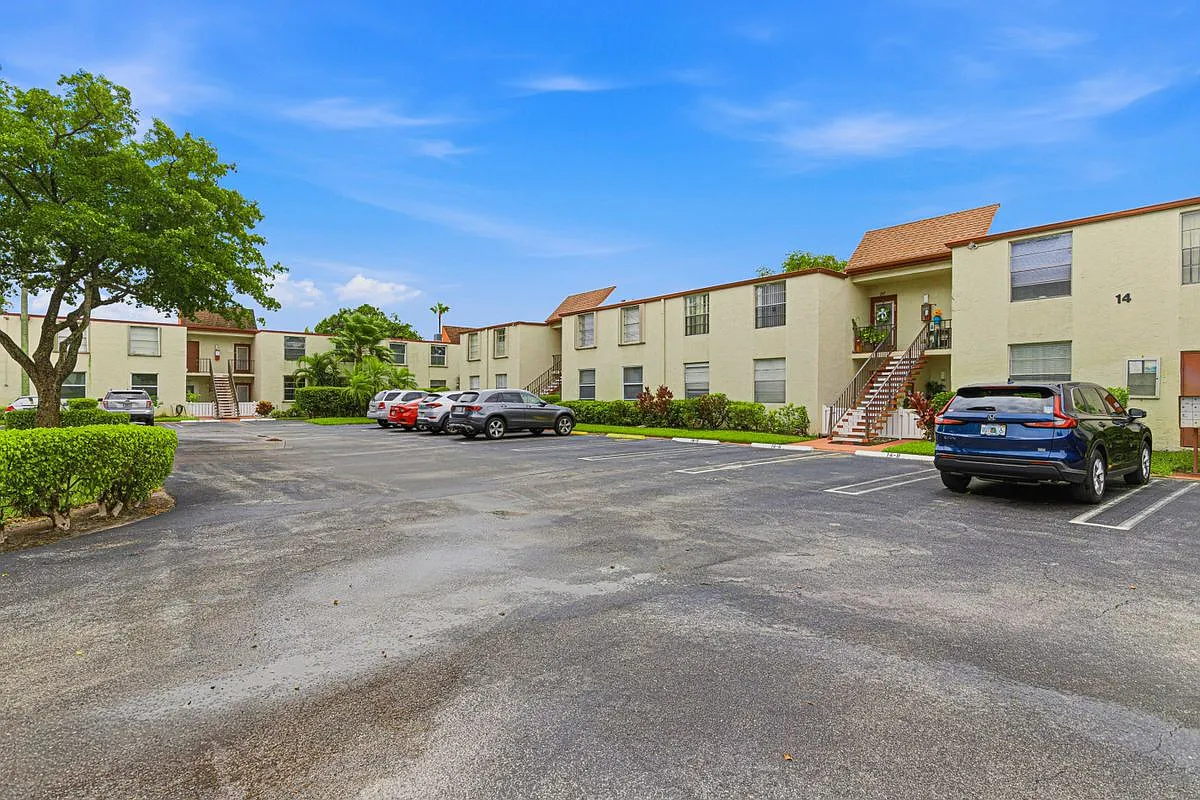 2 bed, 2.0 bath, 1005 sqft, $1,700 — Photo 4