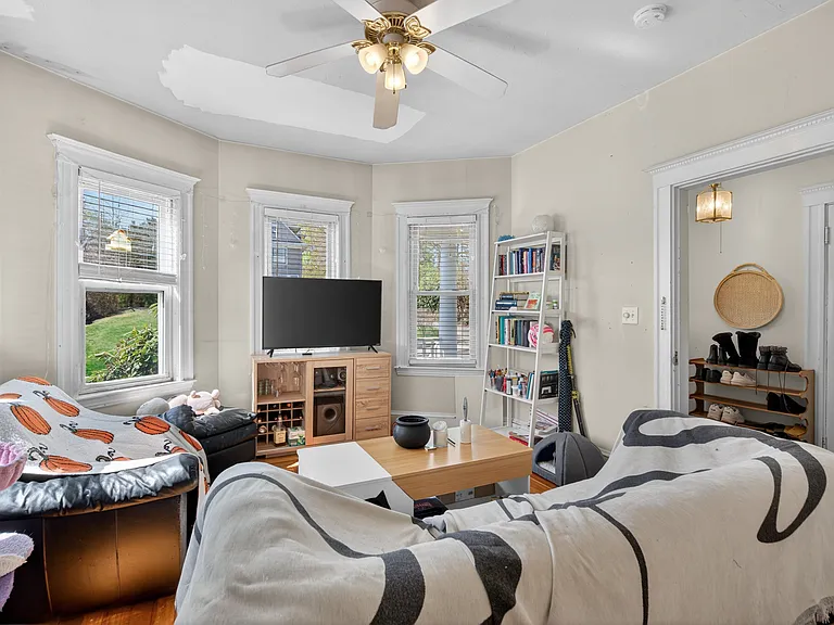 671 Washington St #1 — Photo 4