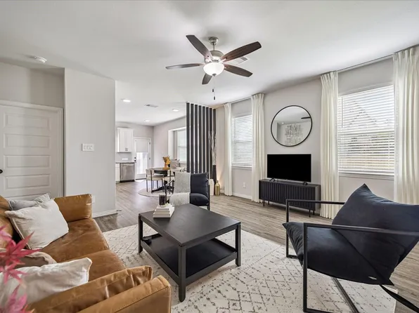 110 Skyshine Ct, Conroe, TX 77304