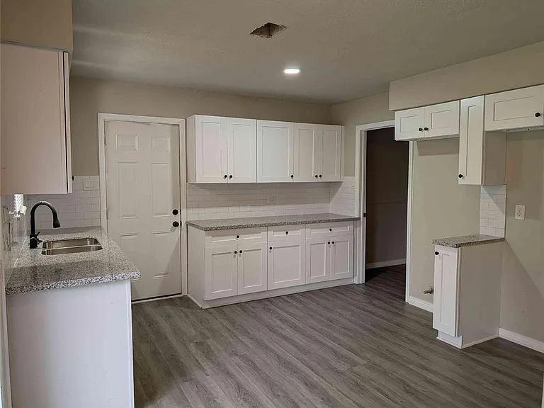 10922 Lockgate Ln — Photo 5