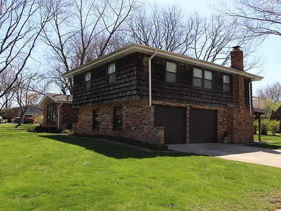 3rd image of 917 Putnam Dr