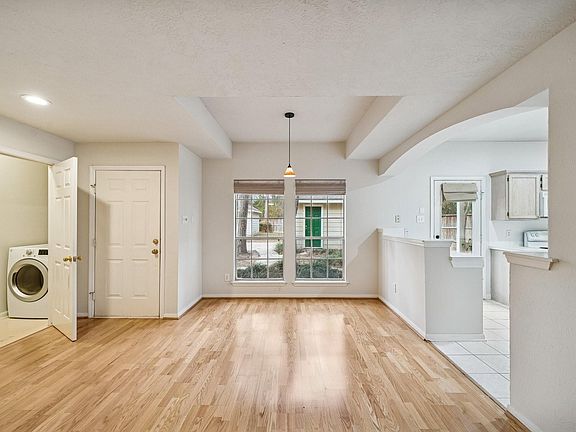 2nd image of 150 N Magnolia Pond Pl