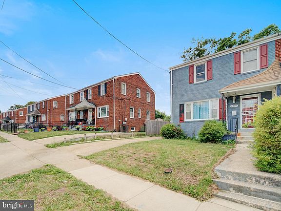 3rd image of 2407 Saint Clair Dr