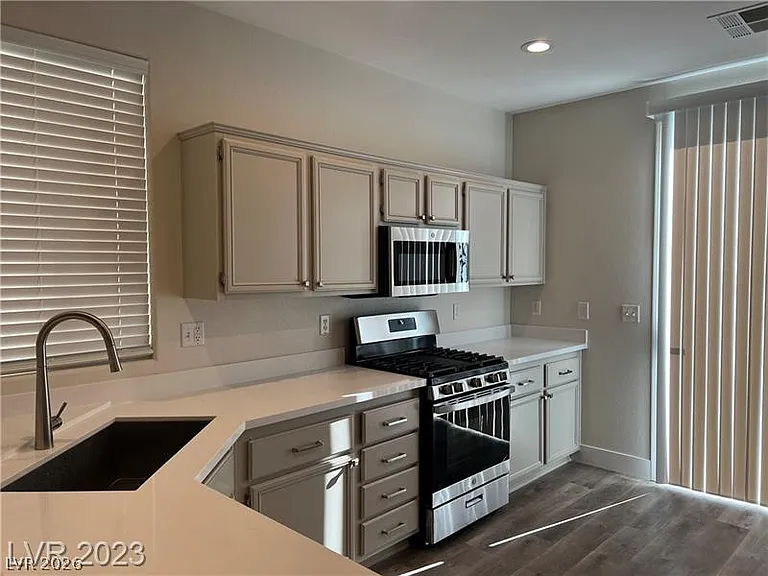 341 Sonoma Valley St — Photo 10