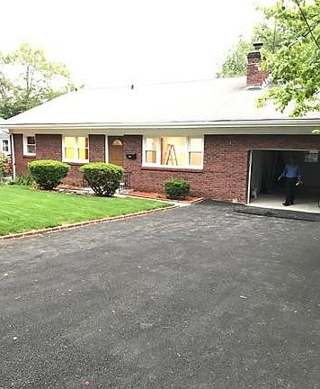 4th image of 130 Linn Ave