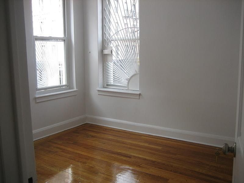 1st image of 246 E 4th St APT 3A