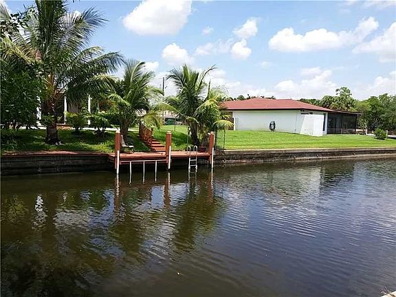 4th image of 4407 SW 25th Ter