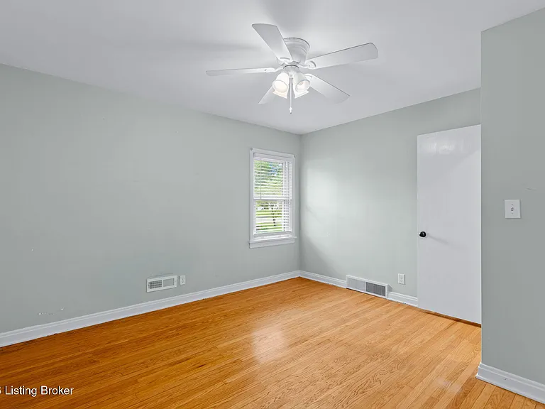 519 Leyton Ave — Photo 21