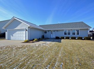 10601 S Peggy Dr, Oak Creek, WI 53154