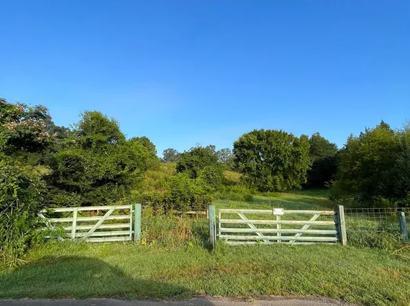 1207 Smith School Rd, Kodak, TN 37764