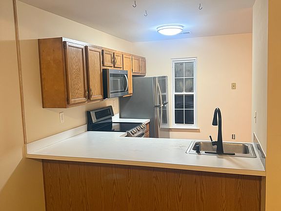 2nd image of 307 Wexford Ct