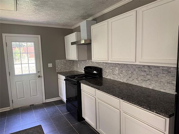 5th image of 130 Taunton Rd