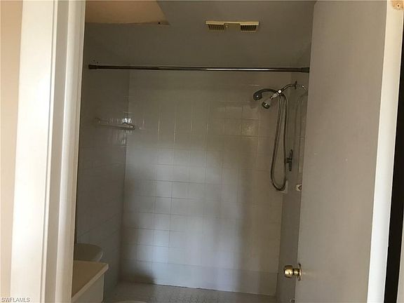 4th image of 1126 SE 8th St APT 103
