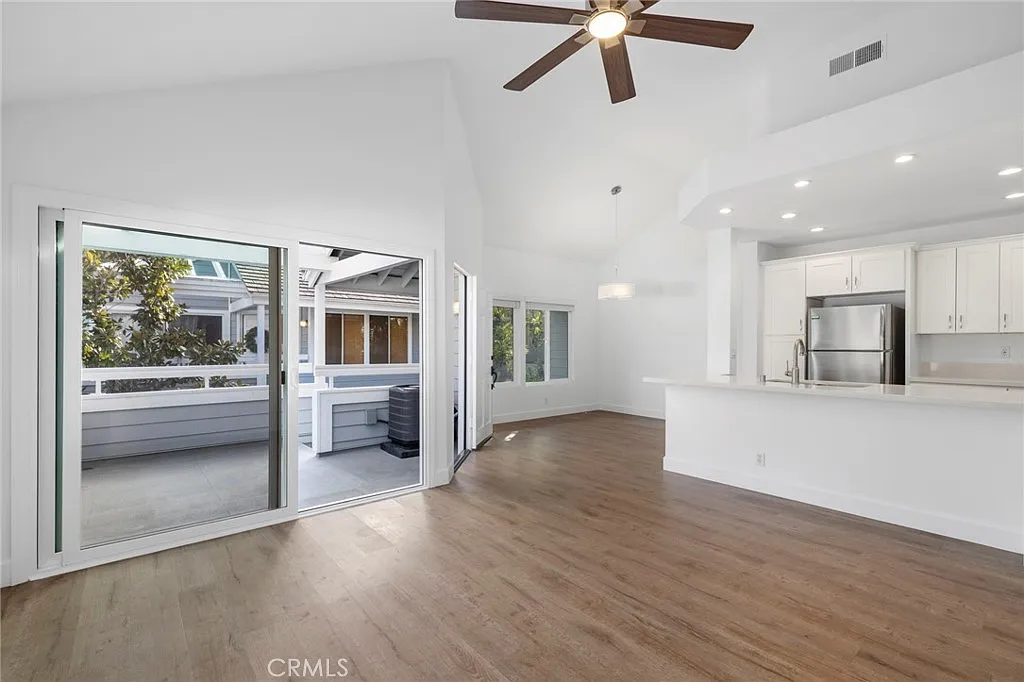 2 bed, 1016 sqft, $4,000 — Photo 2