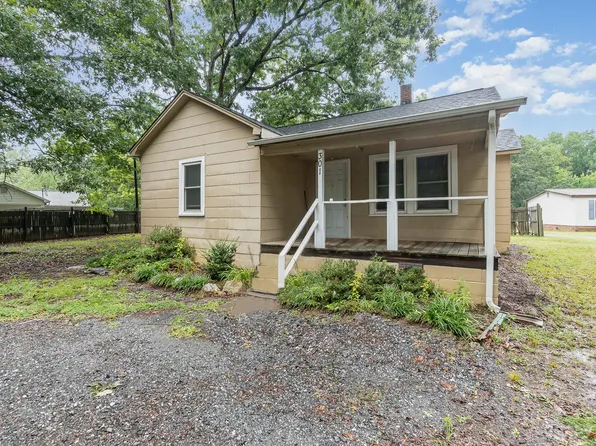 301 37th St SW, Hickory, NC 28602