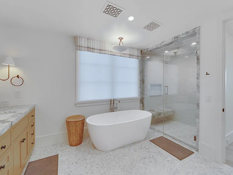 2820 Bayview — Photo 20