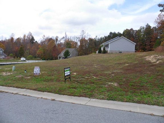 2nd image of 2 Flagstone Ct