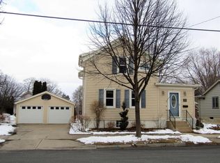 521 N Montgomery St, Watertown, WI 53098