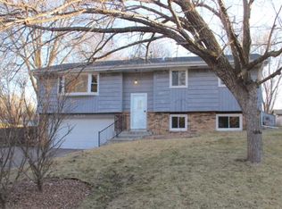 6526 Bluebird Dr N, Maple Grove, MN 55369