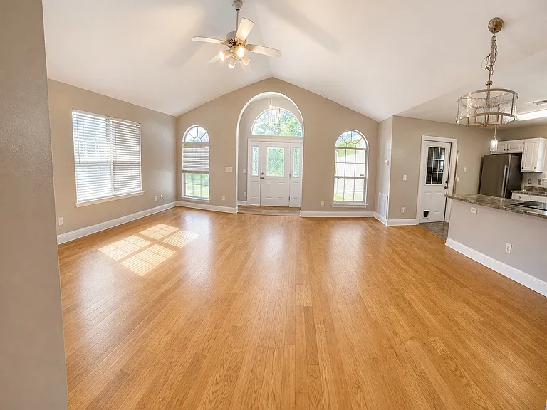2120 Heathrow Dr — Photo 3