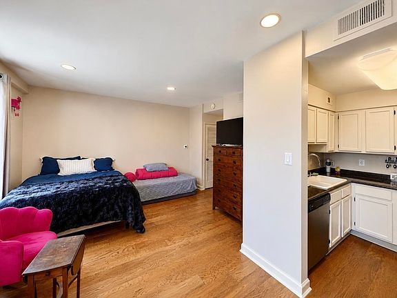 4th image of 109 N Main St APT 405