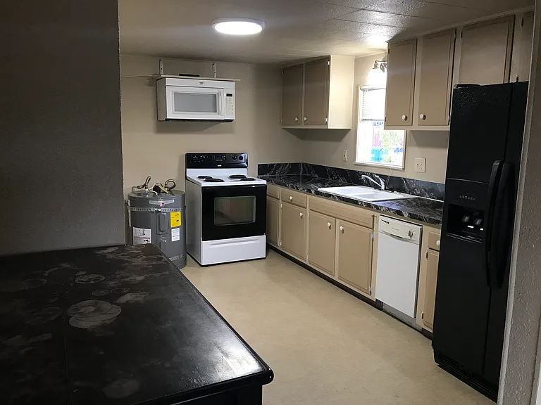 209 Alder Ave — Photo 6