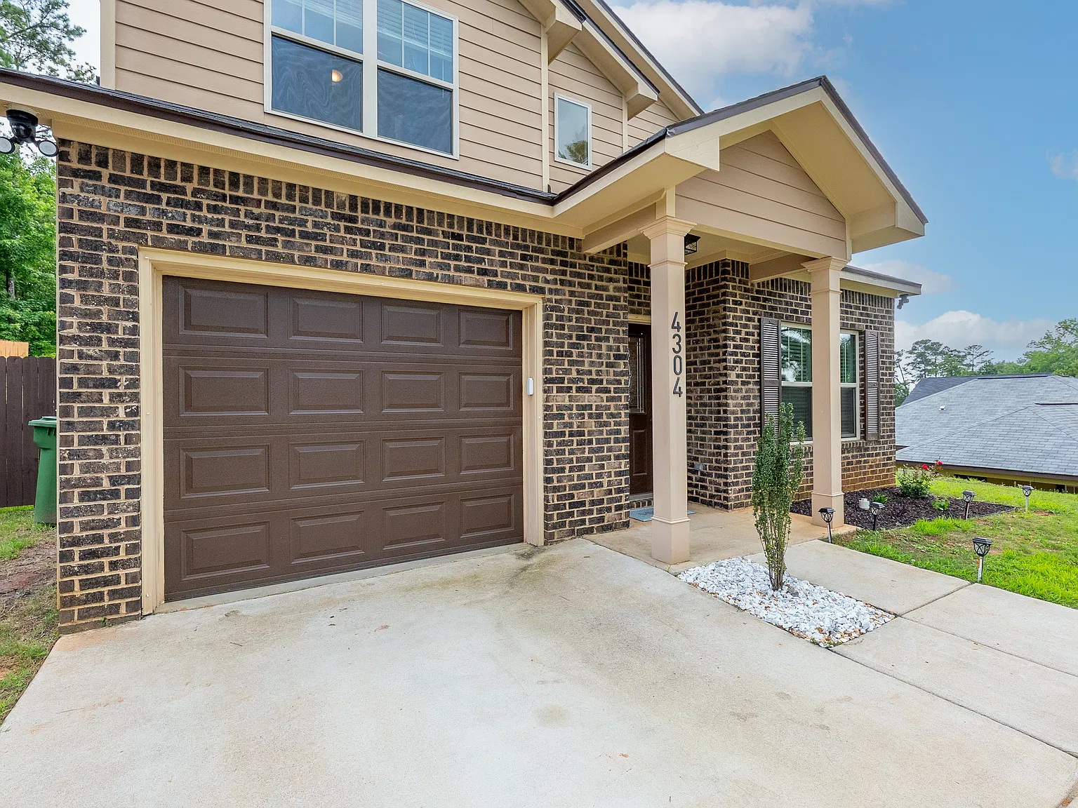 4 bed, 2058 sqft, $2,200 — Photo 4