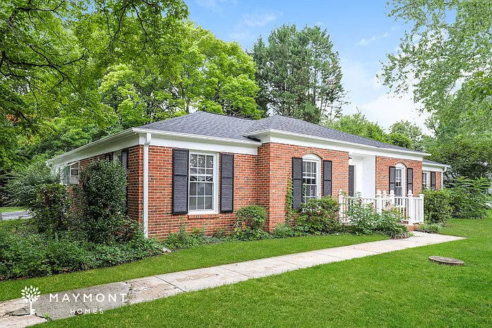661 N Peace Haven Rd — Photo 3