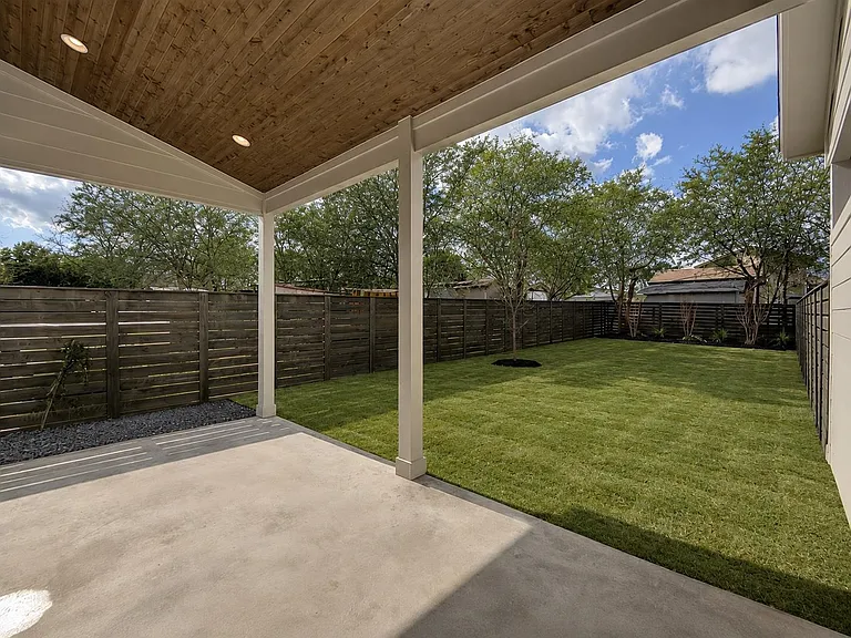 7104 Blessing Ave #B — Photo 3
