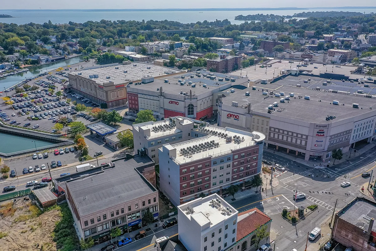 Building Photo - Port & Main