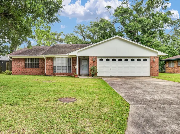 232 Wayne Dr, Clute, TX 77531