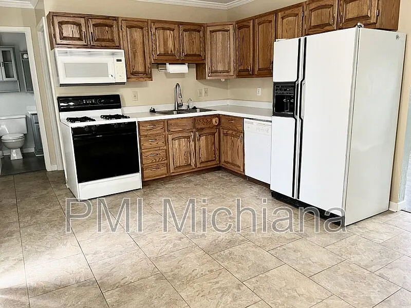 3 bed, 2.0 bath, 1588 sqft, $1,750 — Photo 4