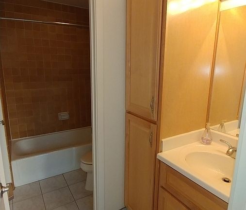 3rd image of 909 Alvarado Ave APT 1