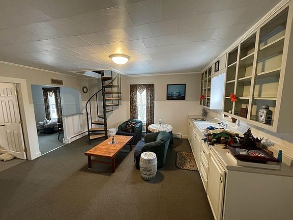4th image of 297 Burgess St
