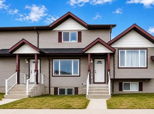 83 W Lakeway Blvd, Sylvan Lake, AB T4S2P4