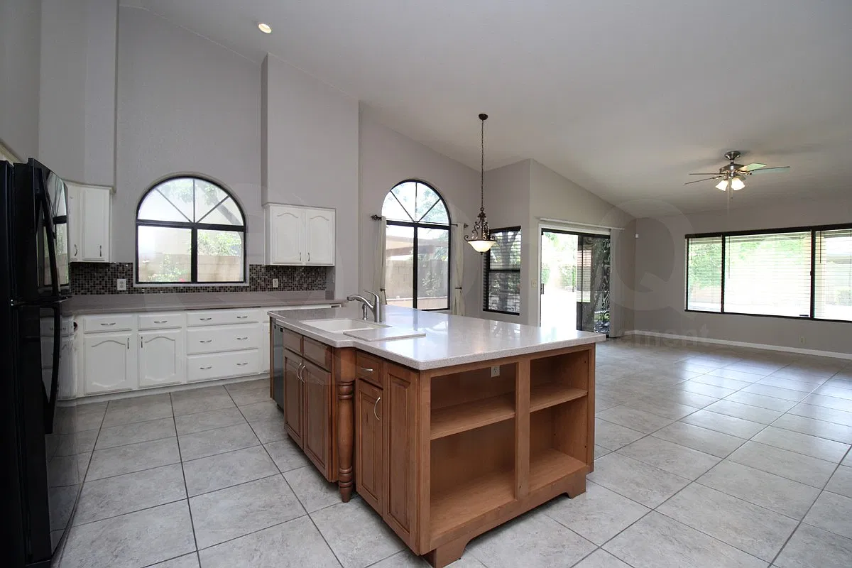 4 bed, 2.0 bath, 2323 sqft, $2,799 — Photo 4