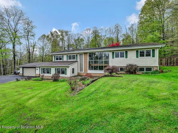 113 Wilcrest Rd, Roaring Brook Township, PA 18444